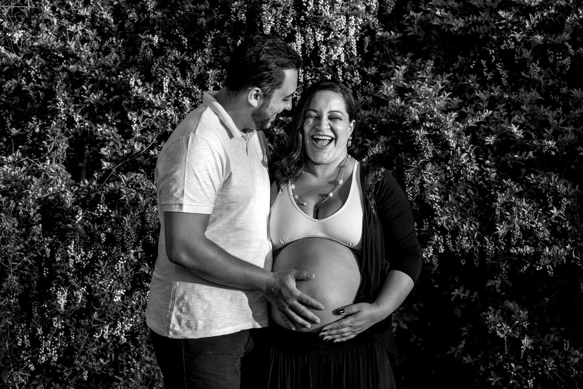 casal gestante juntos no parque vila lobos