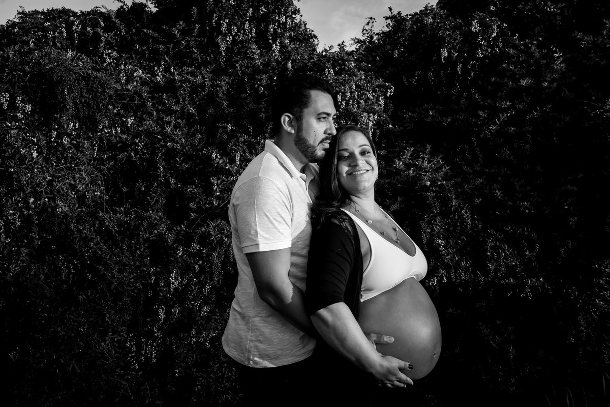 casal gestante juntos no parque vila lobos