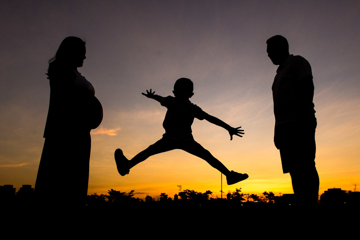 casal gestante juntos no parque vila lobos