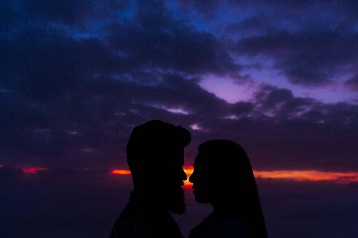 casal na pedra do bau em campo do jordão com o por do sol