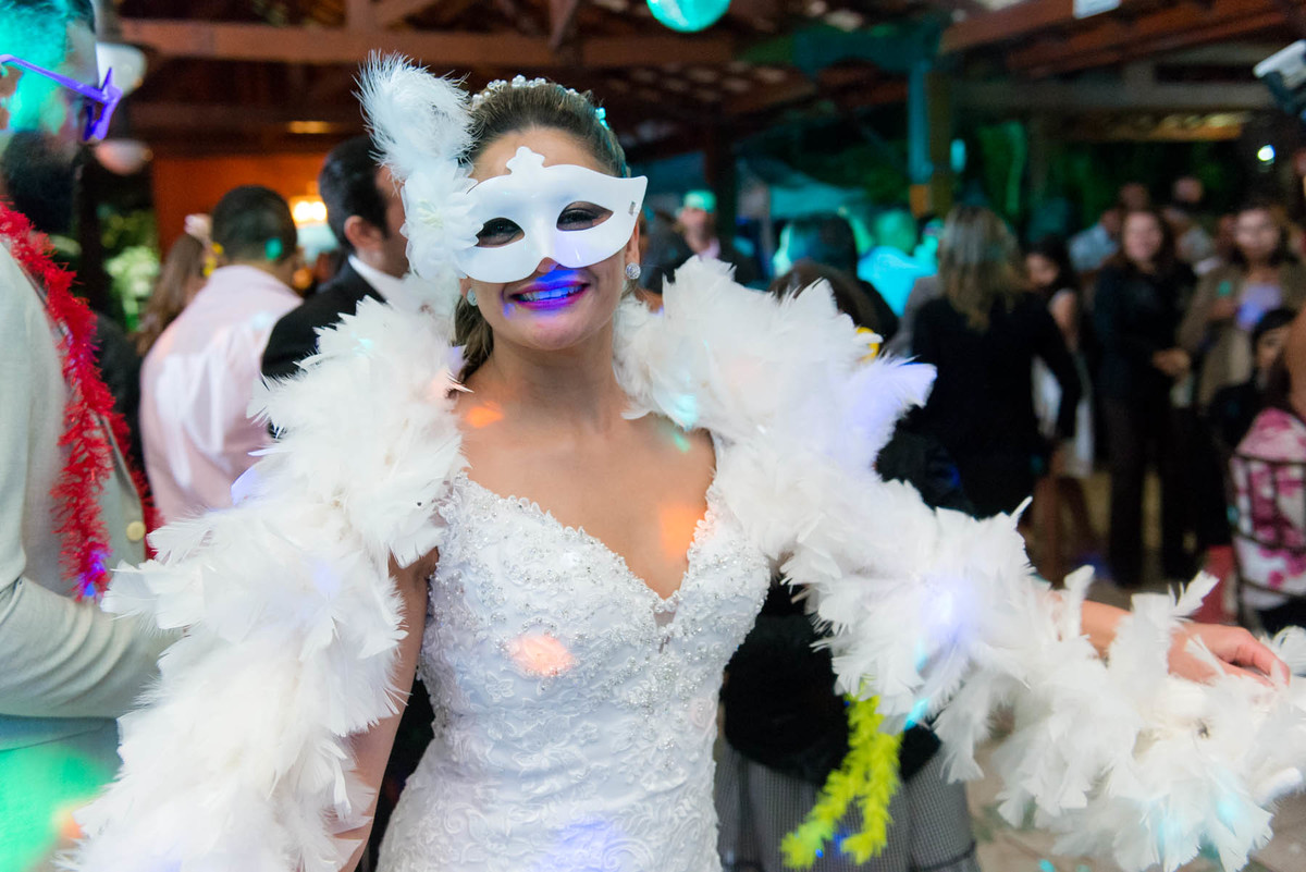 noivos dançando no Buffet Mombaça Park