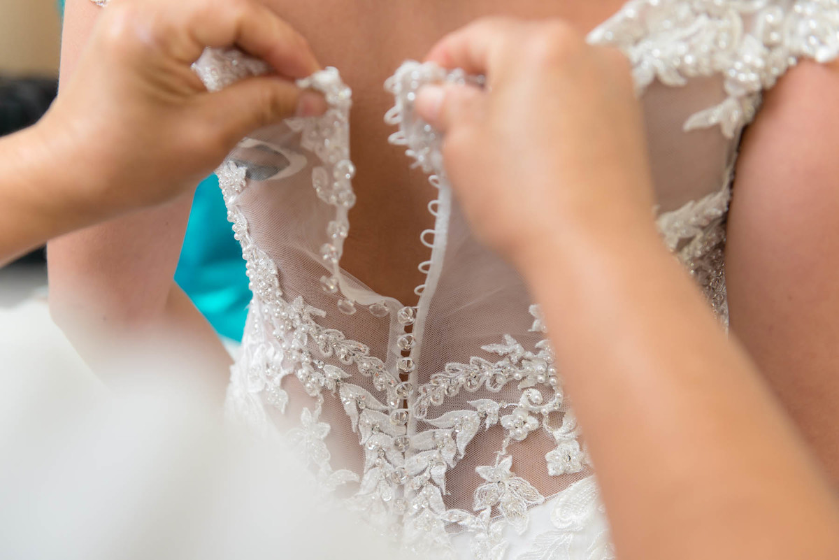 noiva se preparando no salão