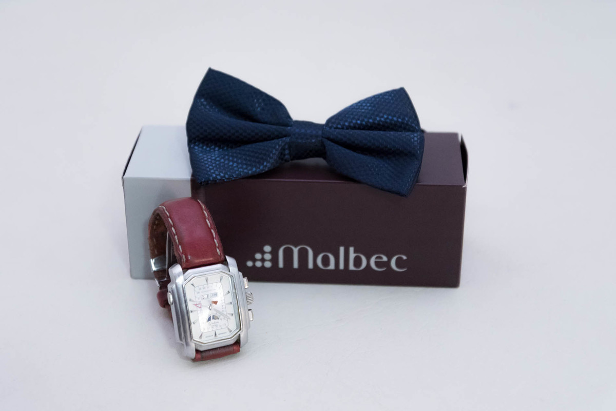 perfume, relogio e gravata do noivo