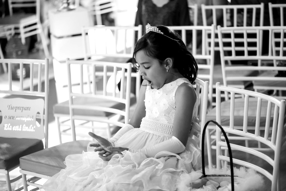 daminha bocejando durante a cerimonia na chacara amor eterno