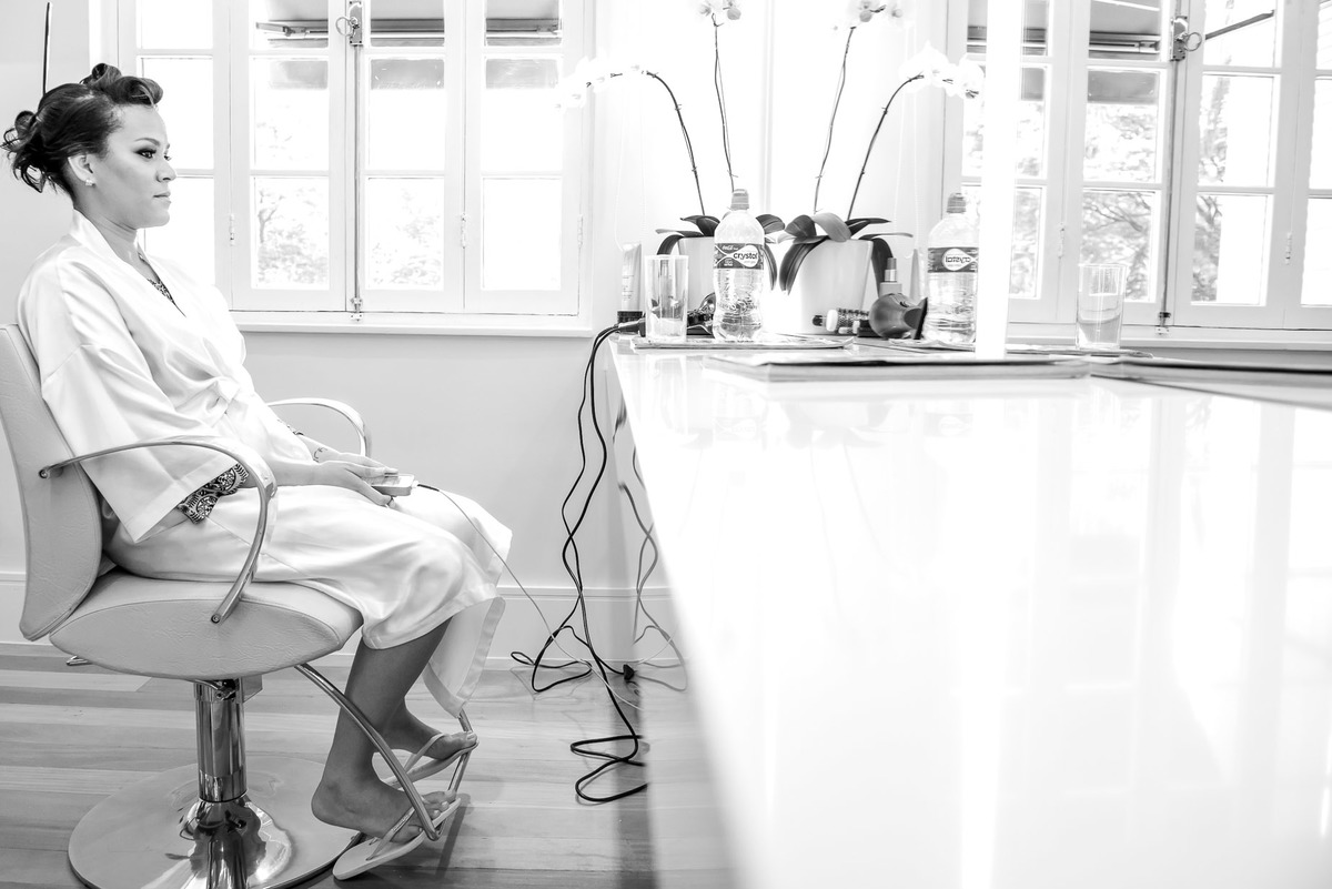 noiva fazendo o penteado no salão de beleza Jacques Janine Jardim America Casamento Tamires e Rafael