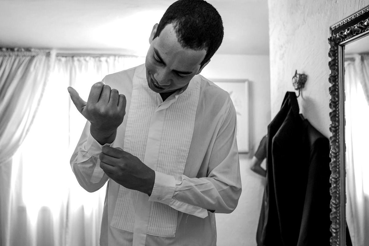 making of do noivo se preparando com o pai no Espaço Carpe Diem em Itapecerica da Serra São Paulo Casamento Tamires e Rafael cerimônia no campo casamento no campo