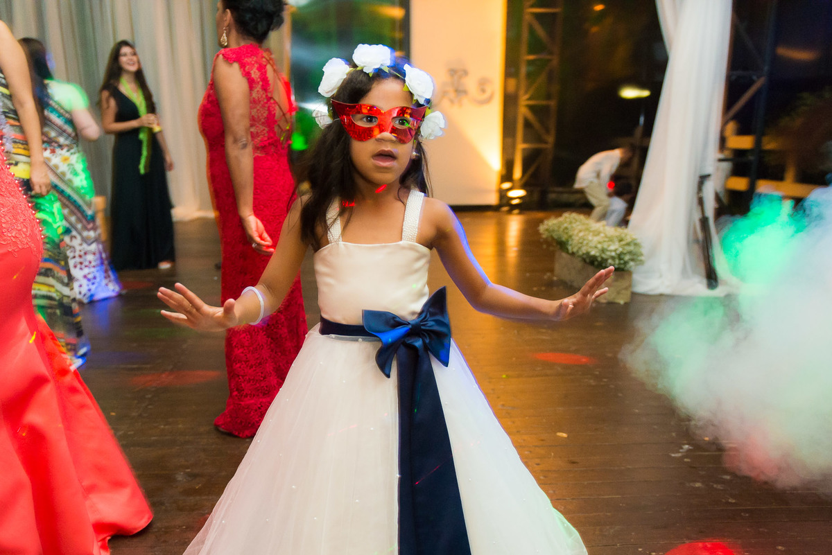 convidados dançando durante a festa do casamento no campo no Espaço Carpe Diem em Itapecerica da Serra São Paulo Casamento Tamires e Rafael cerimônia no campo casamento no campo