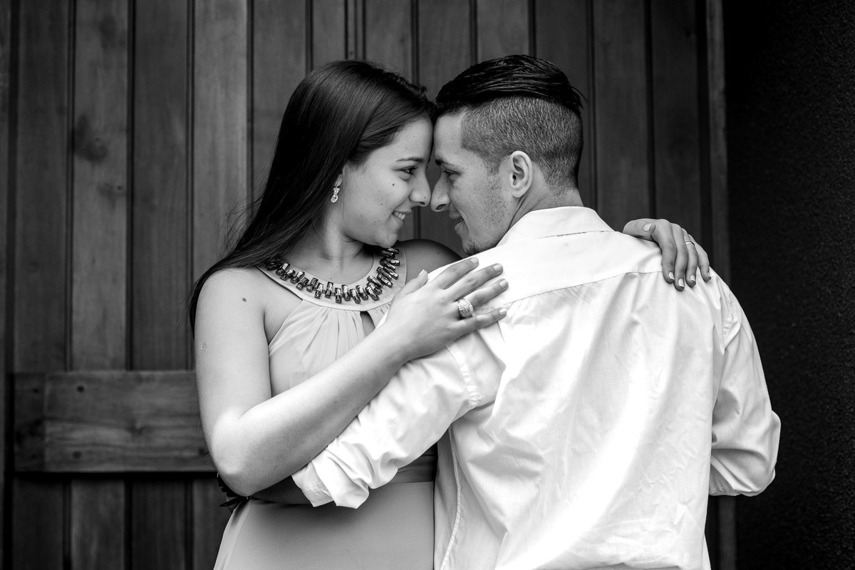 casal em porta do mosteiro são geraldo itapecerica da serra