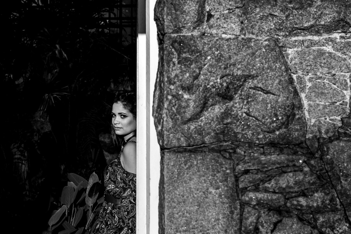 mulher dentro da estufa no jardim botânico em são paulo