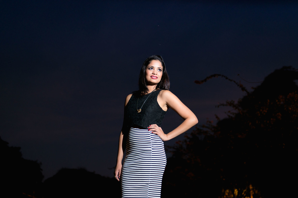 mulher sorrindo no jardim botânico em são paulo