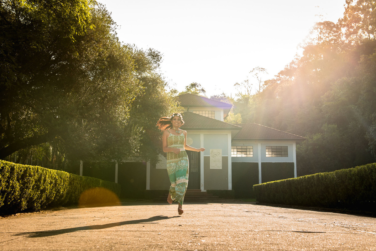 mulher correndo no jardim botânico em são paulo