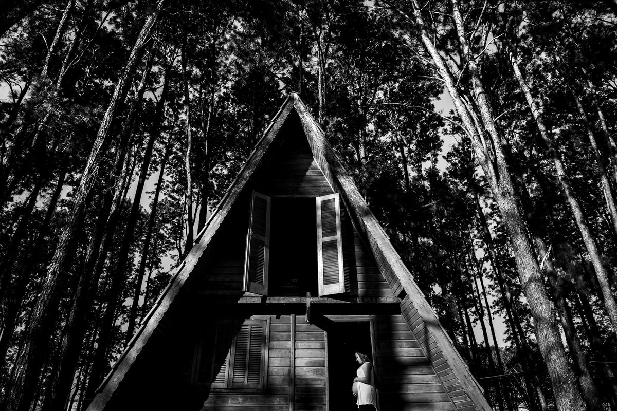 mulher gestante na cidade de Holambra