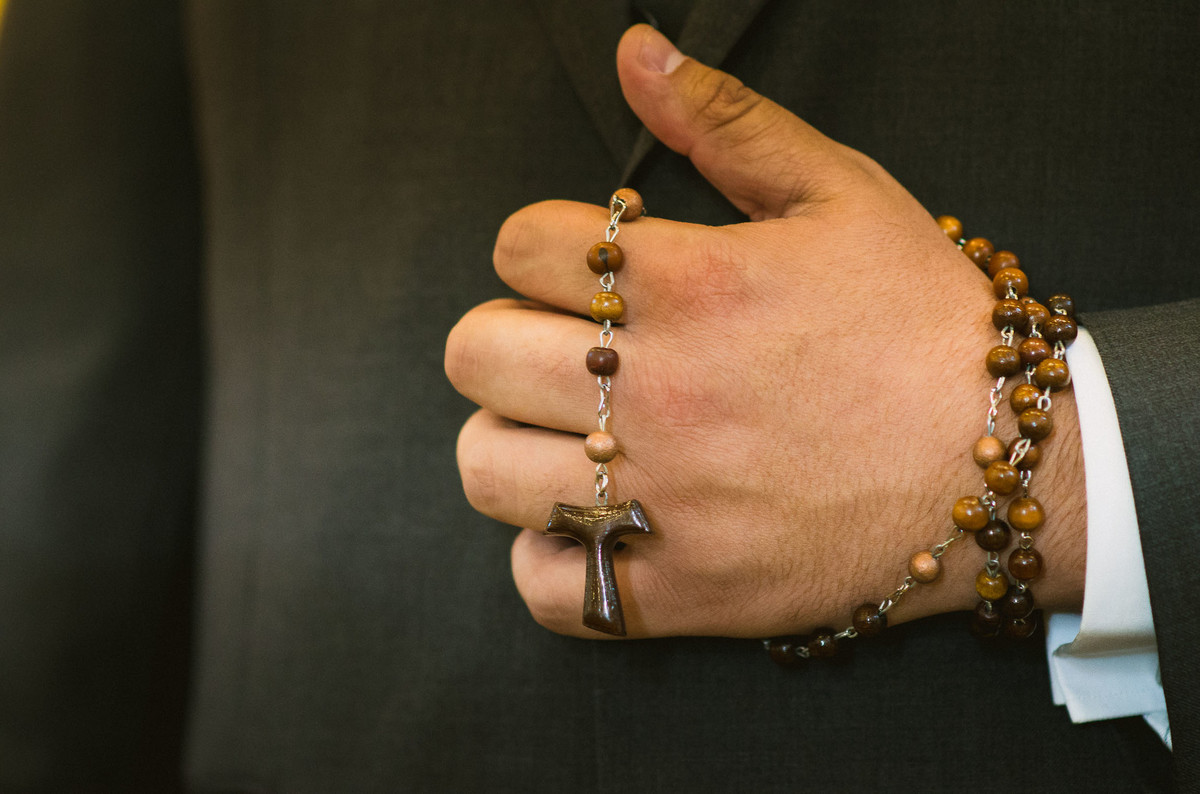 noivo no altar na igreja paroquia verbo divino são paulo casamento da Jacqueline e Leonardo