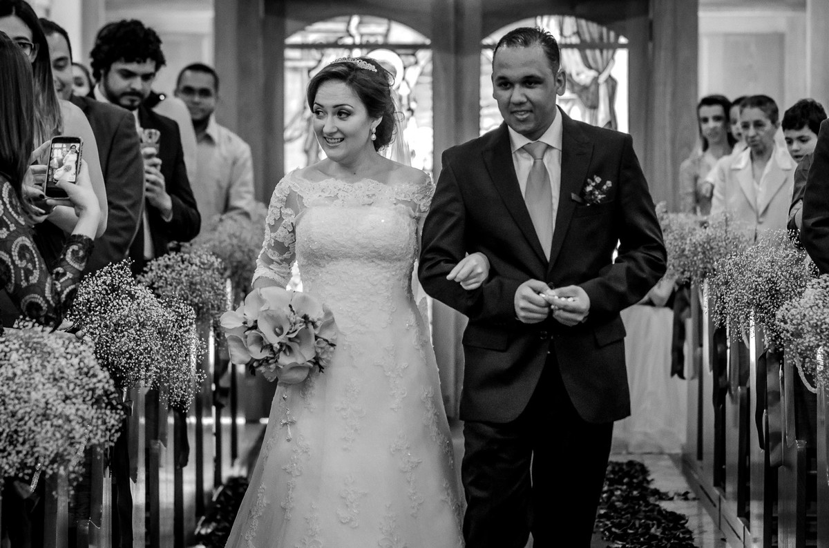 noiva entrando na igreja paroquia verbo divino são paulo casamento da Jacqueline e Leonardo