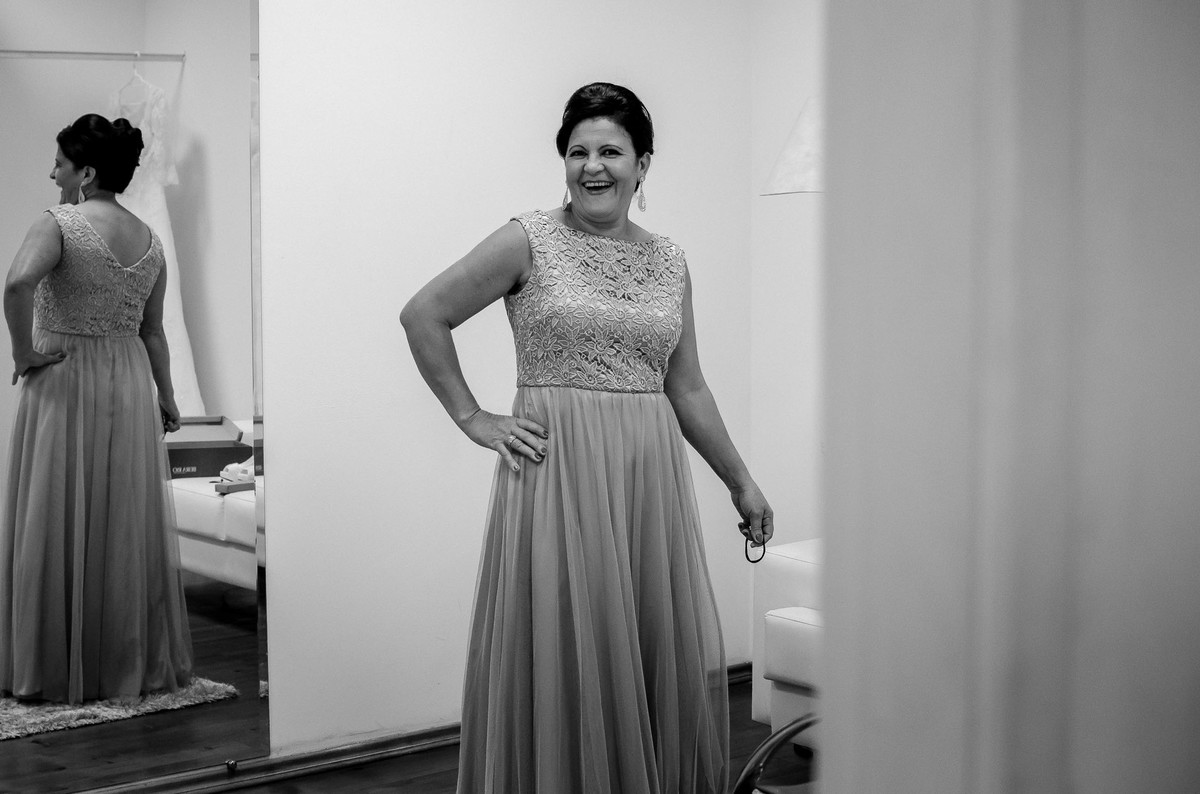 mãe da noiva no salão de beleza Jacques Janine casamento da Jacqueline e Leonardo