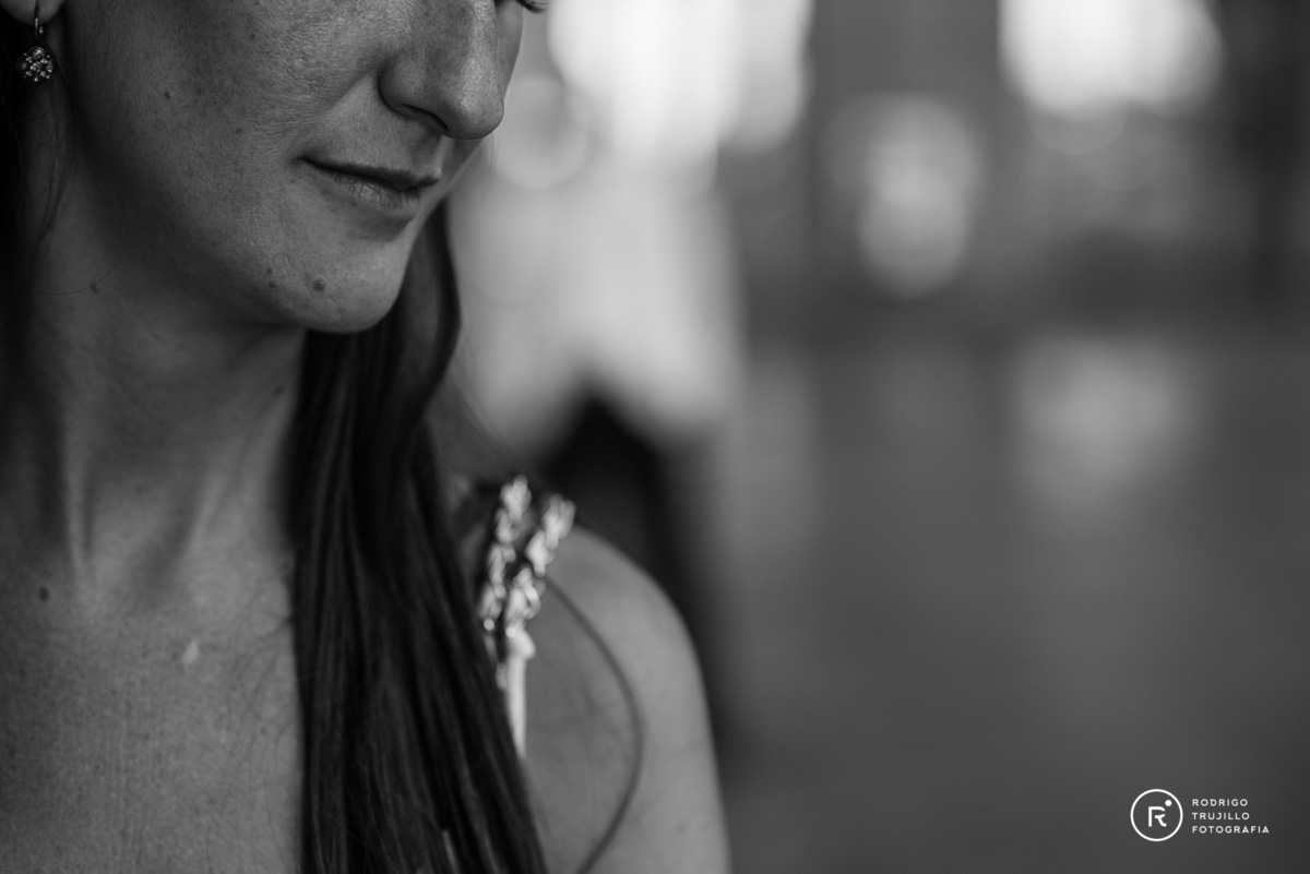 detalles de la novia, novia sensual, fotrografia blanco y negro