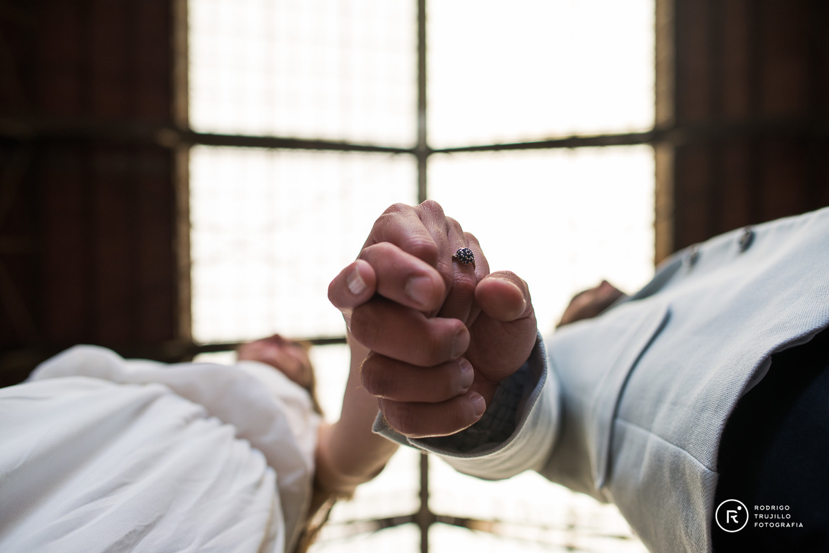novios de la mano, sesion de novios, registro civil, sesion post ceremonia