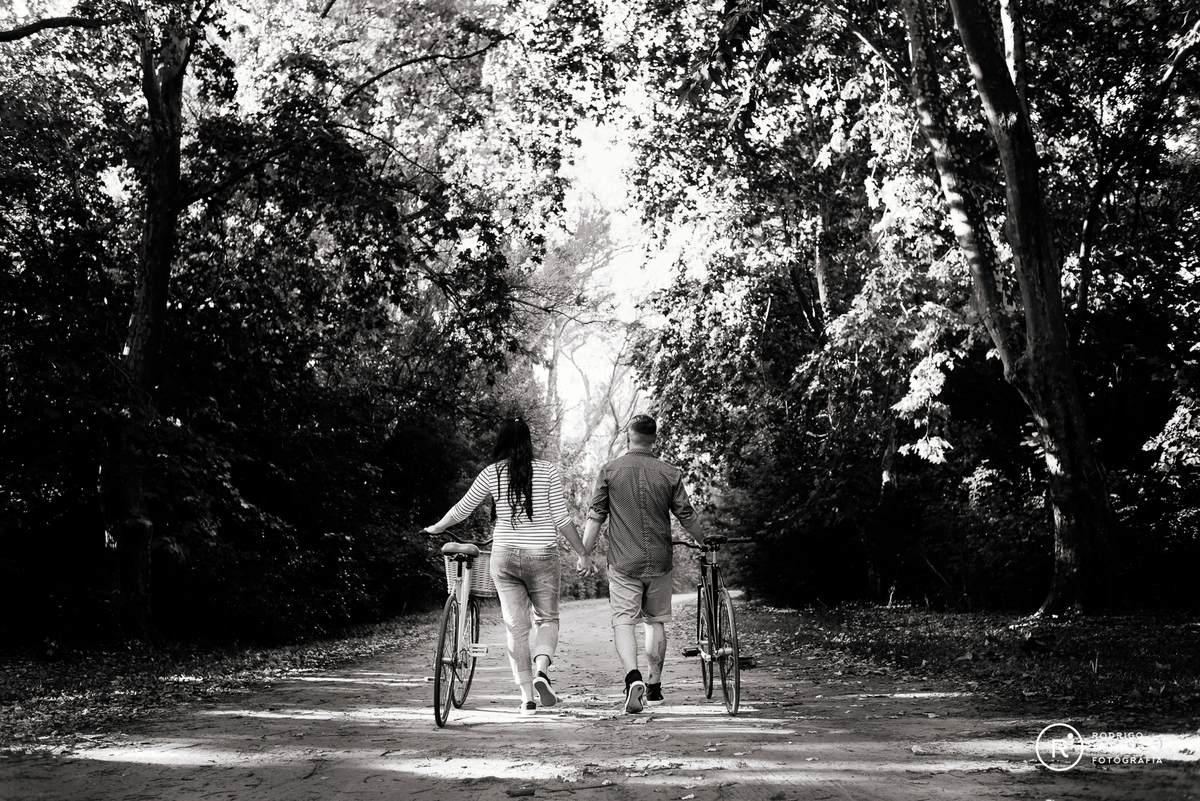 novios y bicicletas vintage, sesion de compromiso en zavalla