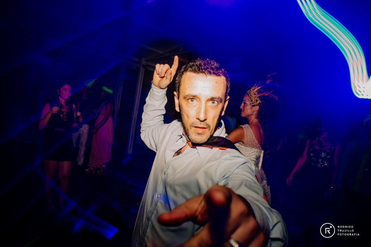 fiesta de colores, baile con luces de colres, salon campus green rosario granadero baigorria