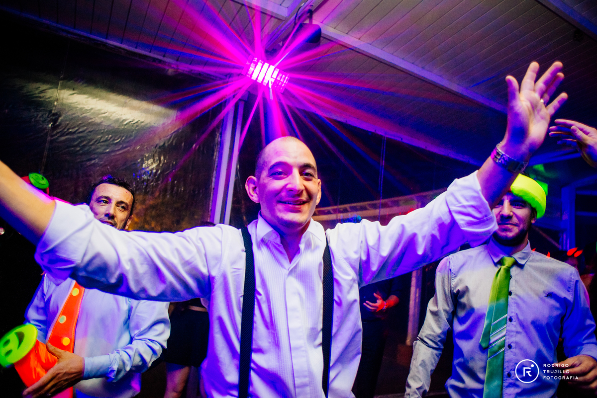 novio contento, salon campus green