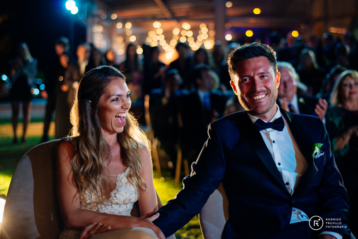 risa de la novia, ceremonia de civil en punta barranca, fotografo de bodas en punta barranca rosario