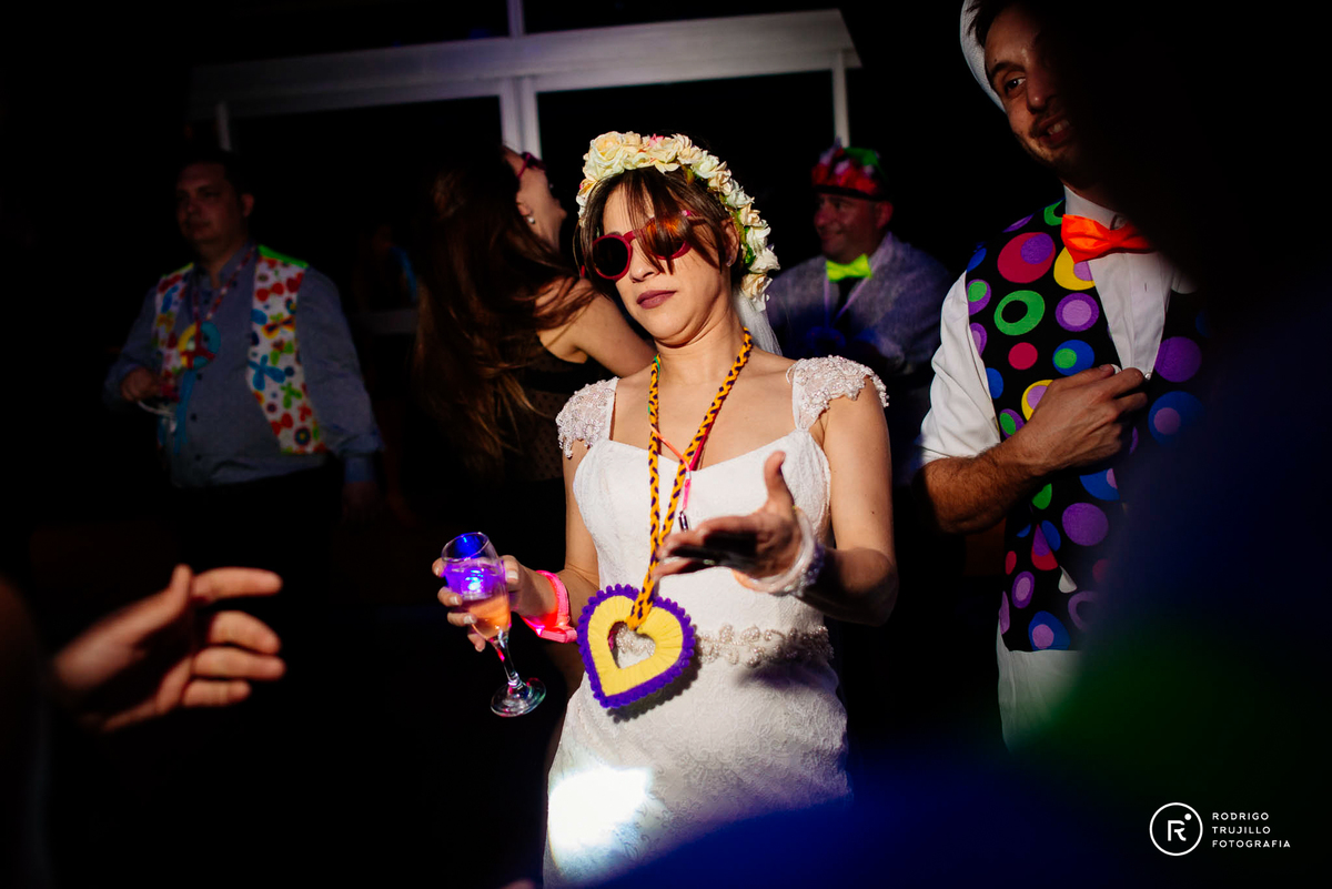 novia con cotillon, novia con lentes de cotillon luminoso, rodrigo trujillo