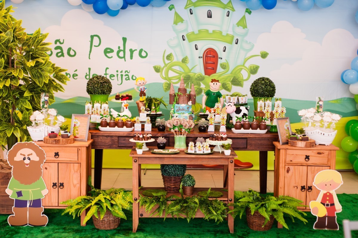Linda decoração do João Pedro do pé de feijão