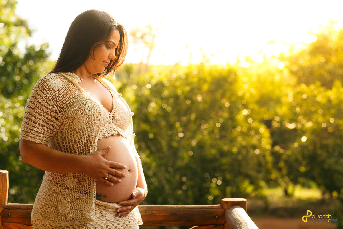Gestante no por do sol