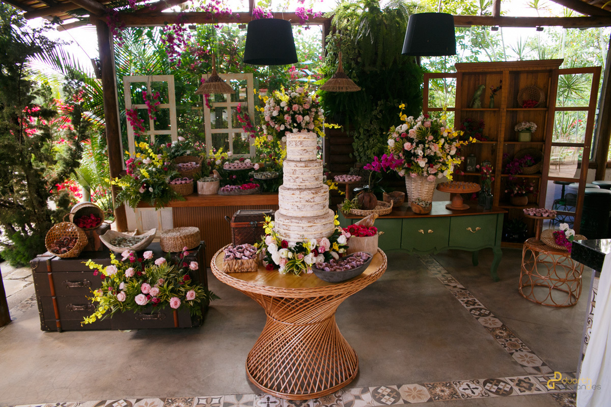 Bolo e decoracao de casamento em CApelinha MG