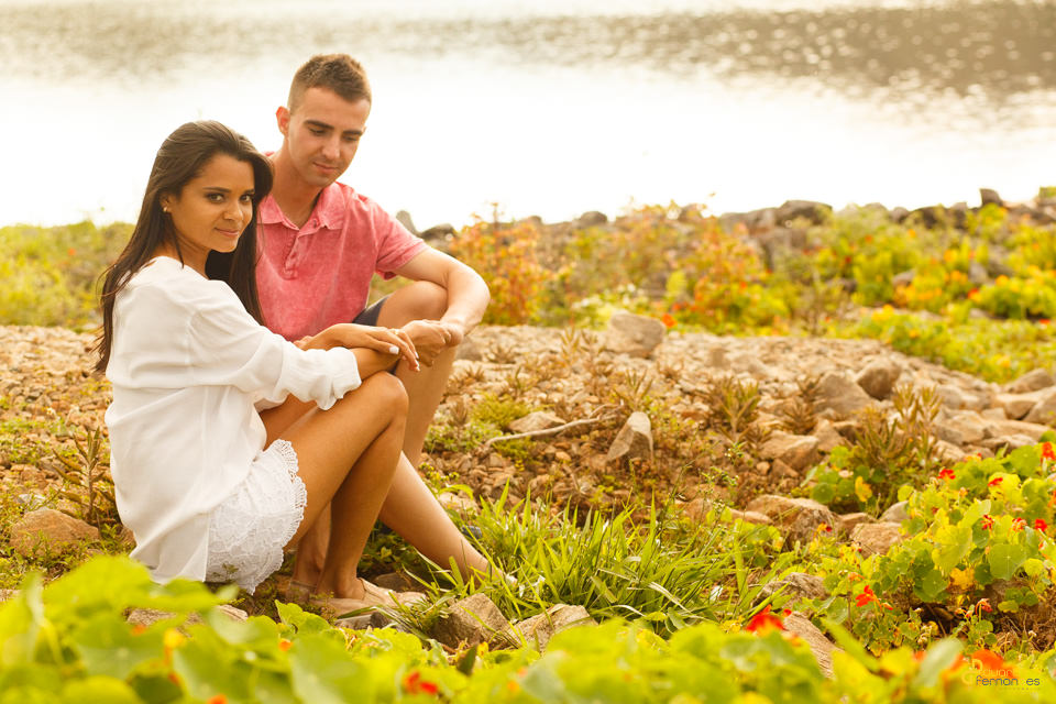 casal na lagoa
