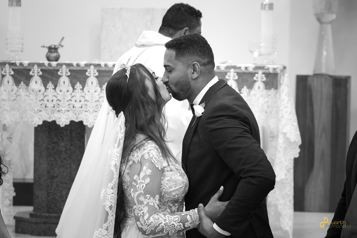 Casal se beijando em CApelinha MG