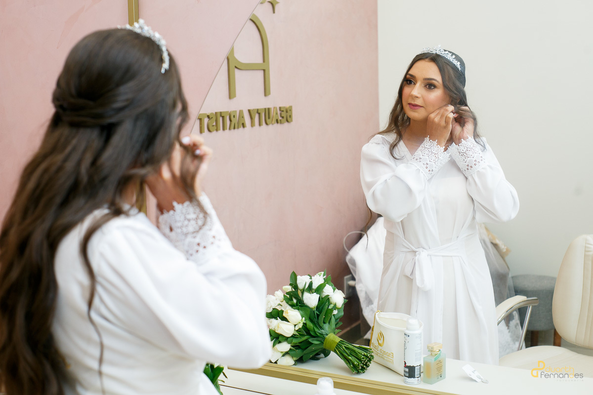 Preparativos inesquecíveis: Fotógrafo de Capelinha captura o encanto do começo.