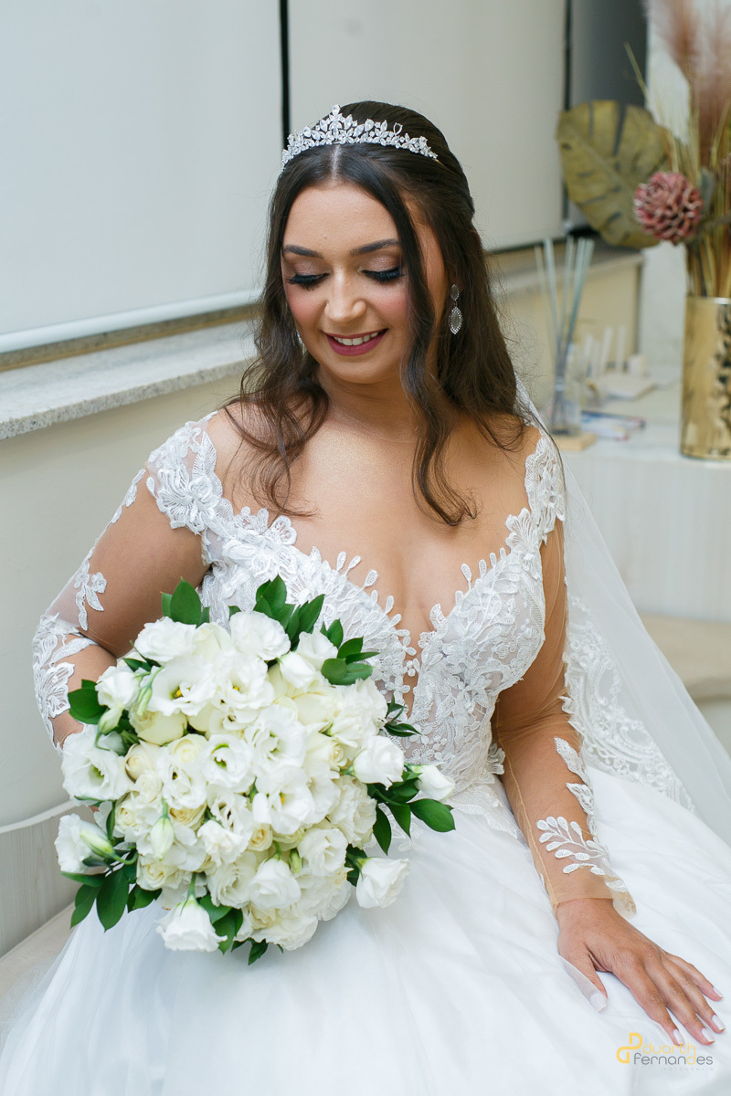 Maquiagem impecável: Ana Paula destaca a beleza natural de Aline.