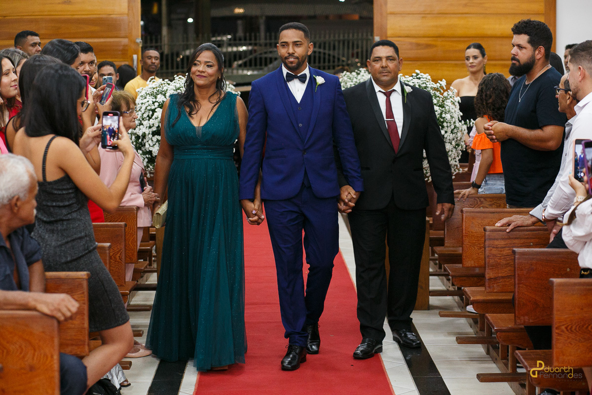 Brilho nos olhos: A felicidade de Aline e Leonardo, capturada em Capelinha.