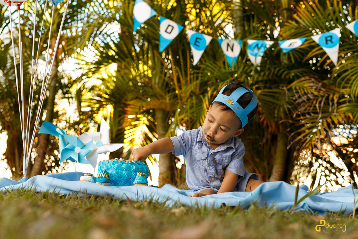 Denner pegando no bolo