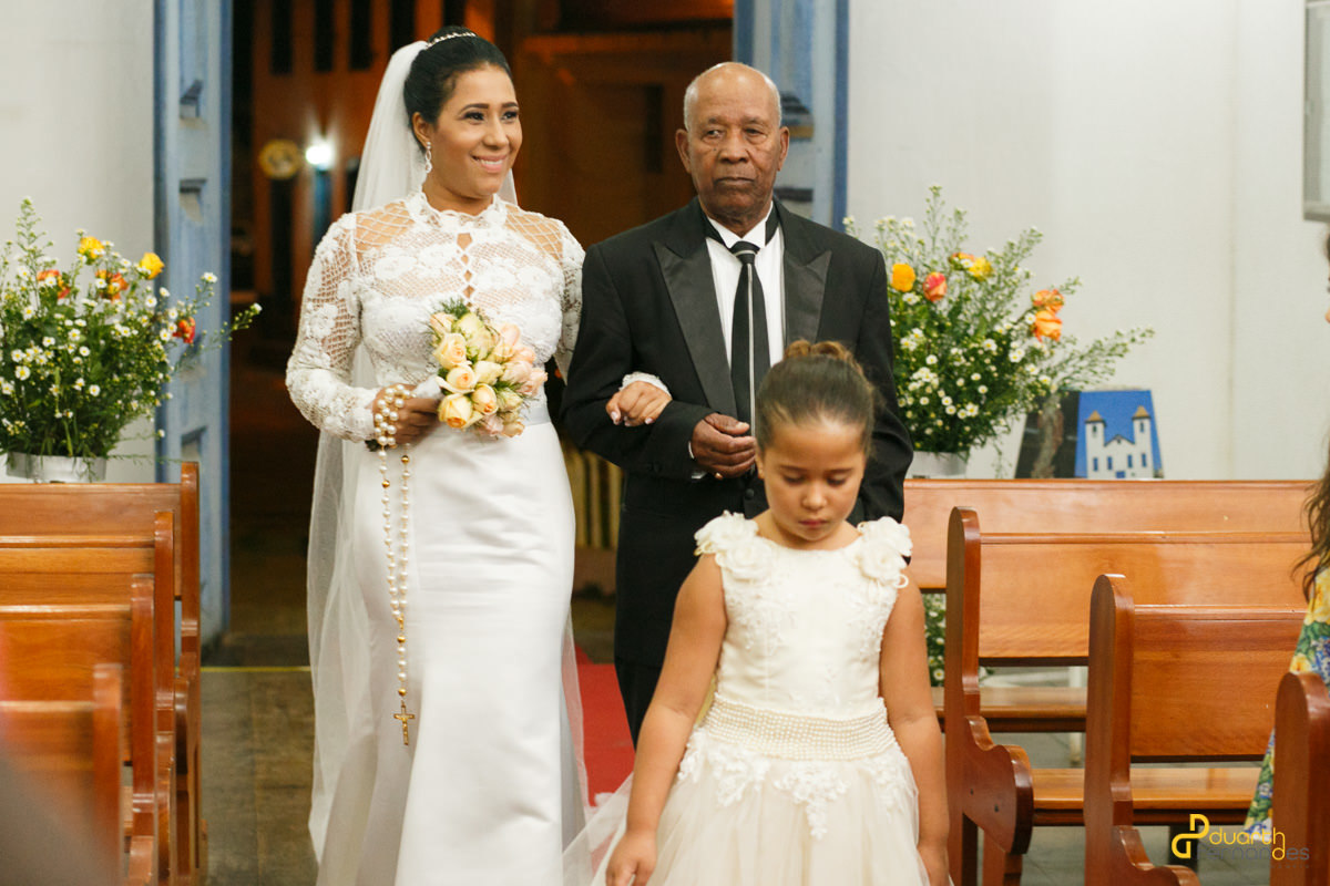 noiva entrando com o pai