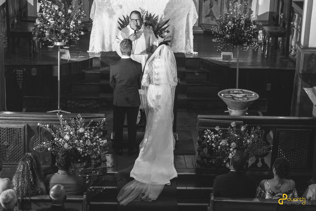 noivos no altar