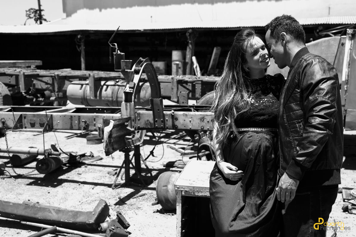 cheirando o pescoço da gestante