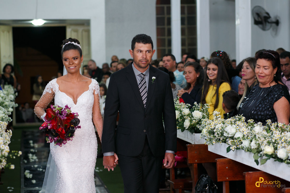 Noiva entrando na igreja