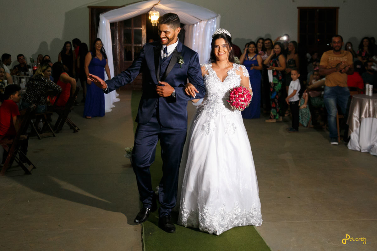 Entrada dos noivos na recepção