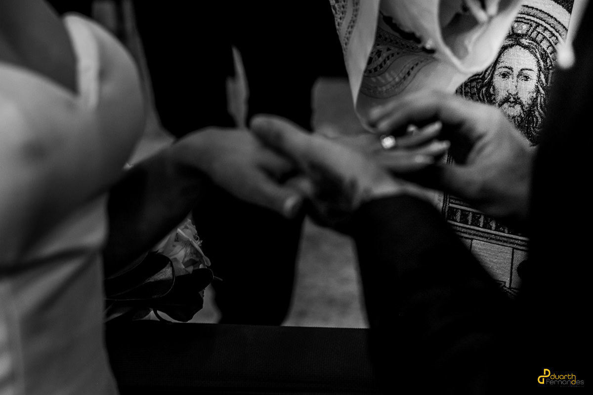 Noivos com Aliança em cerimonica em Minas Novas MG