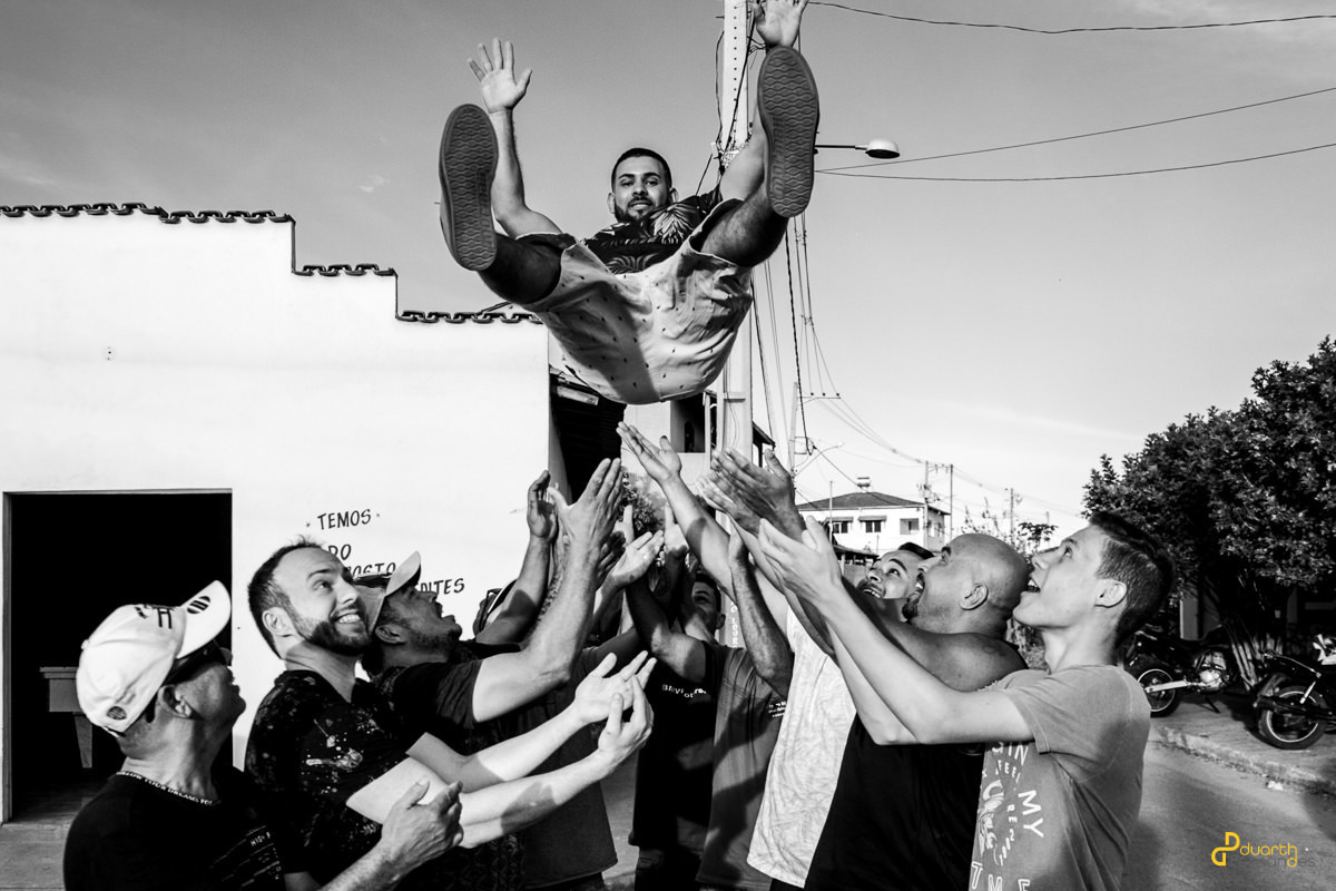 Foto dos padrinhos com o noivo