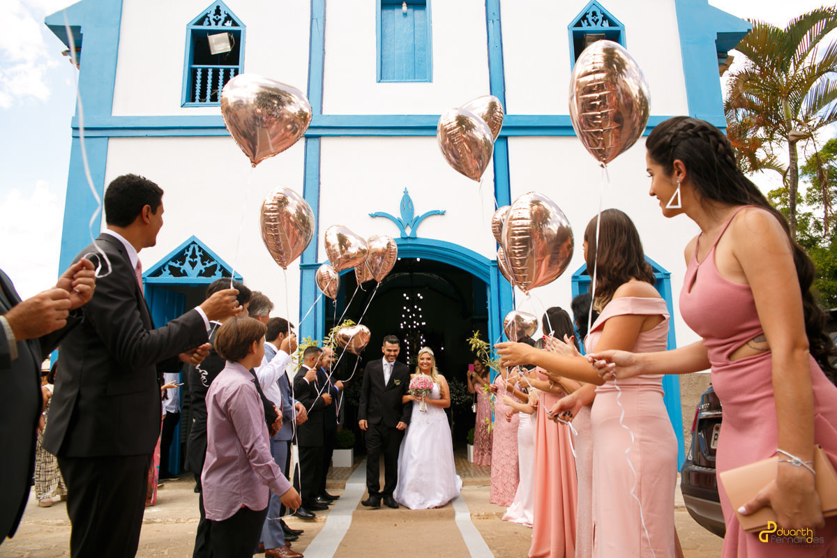 saida dos noivos em igreja em itamarandiba mg
