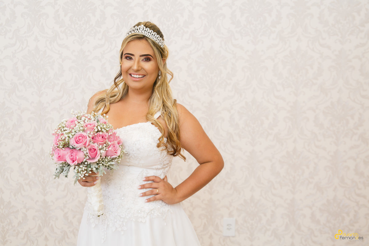 vestido de noiva em casamento em itamarandiba
