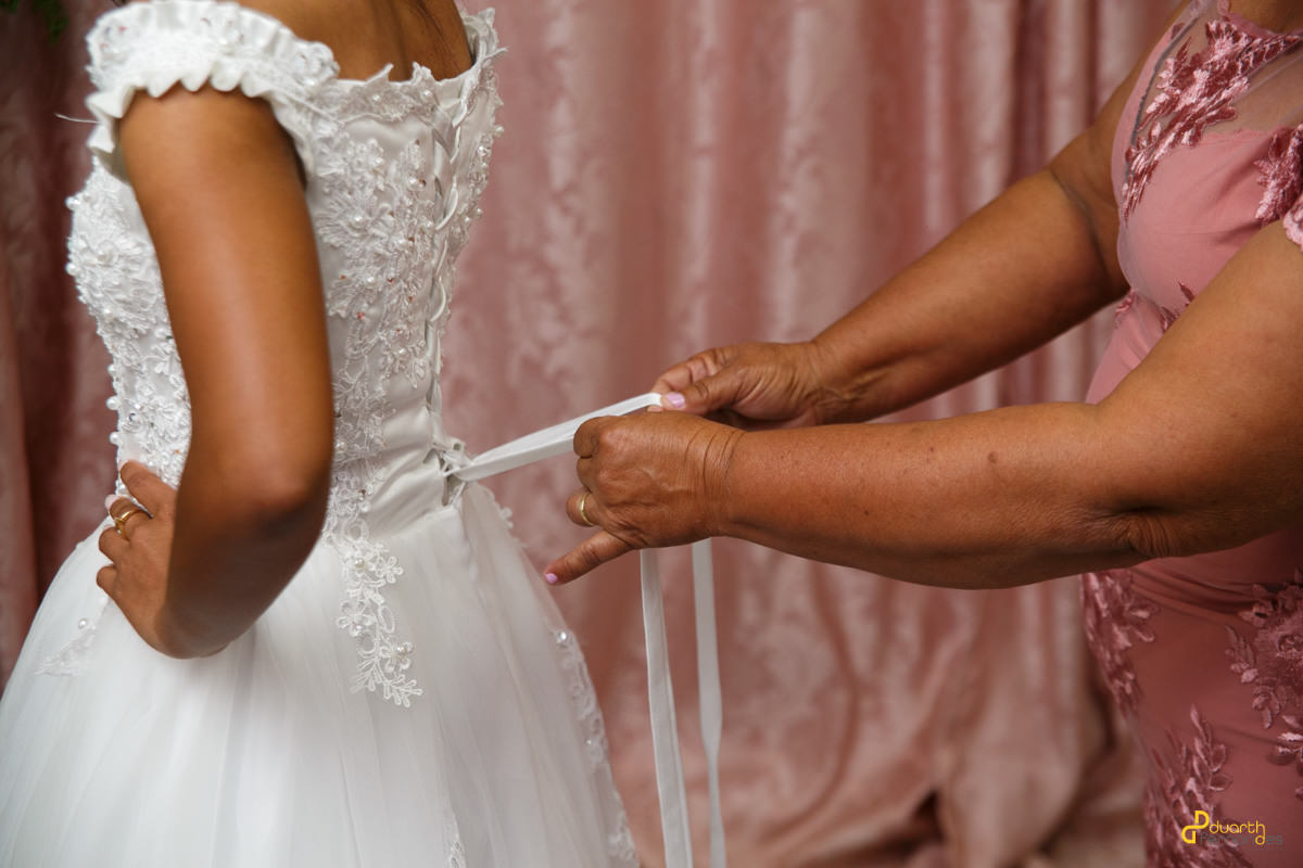 mae apertando vestido em angelandia mg
