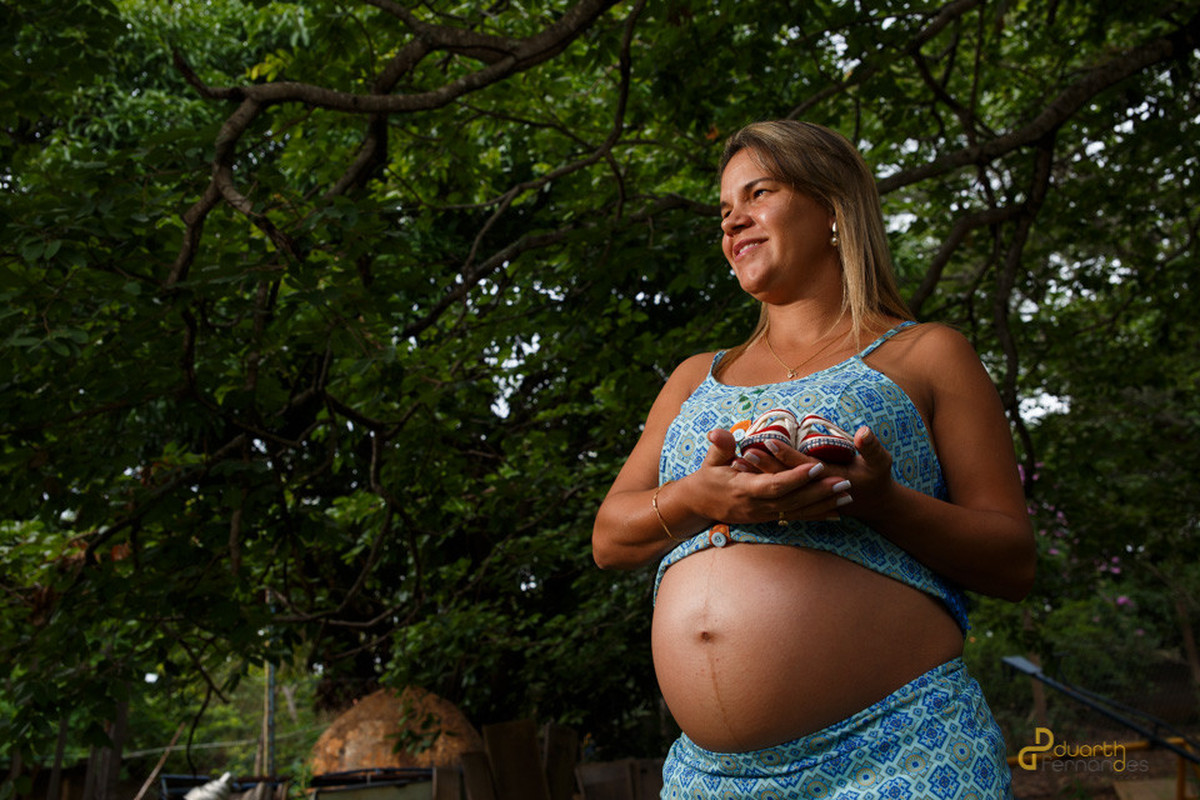 gestante com sapatinho na map