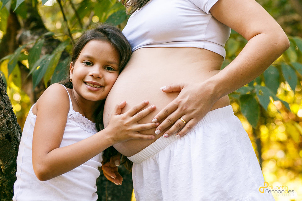 mae e filha no ensaio gestante em veredinha