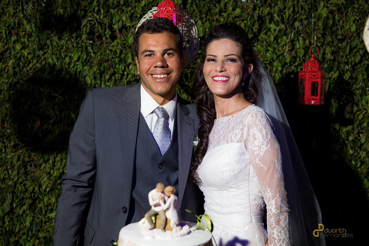 casal sorridente demais