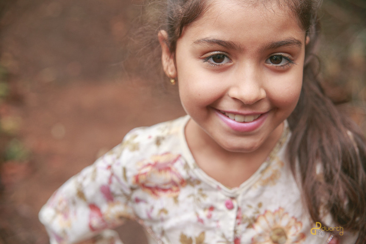 menina linda sorrindo