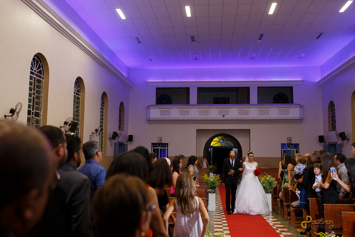 duarth fernandes fotografa a noiva na entrada